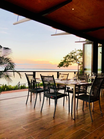 pee wees east poing sunset table on deck darwin northern territory