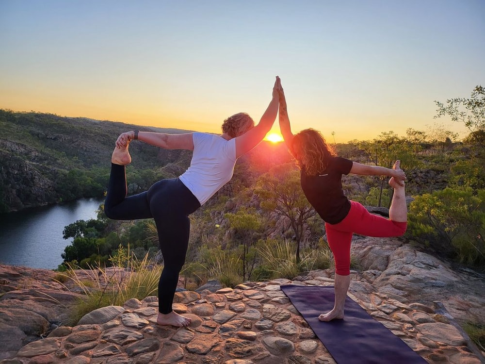 17089572917853 Yoga pair